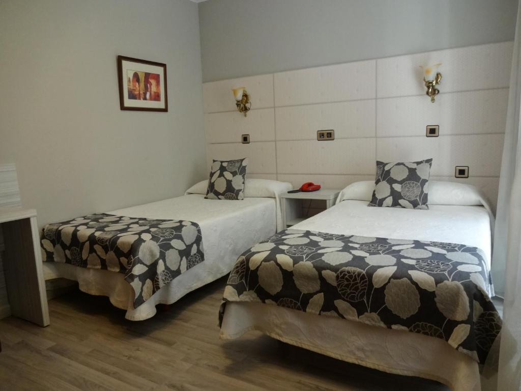 Hotel Los Naranjos Caces الغرفة الصورة